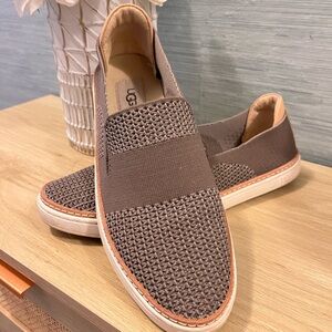 UGG Sammy Knit Sneakers Women’s Size 8 Light Knit Woven Slip On Casual Gray Grey